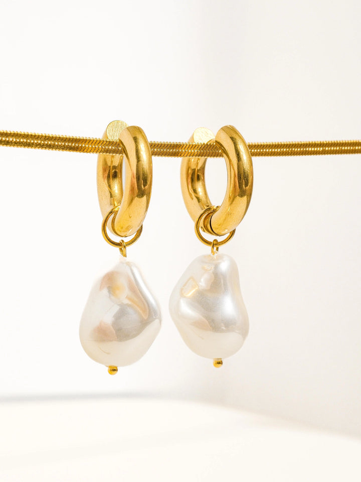 Serena Pearl Earrings